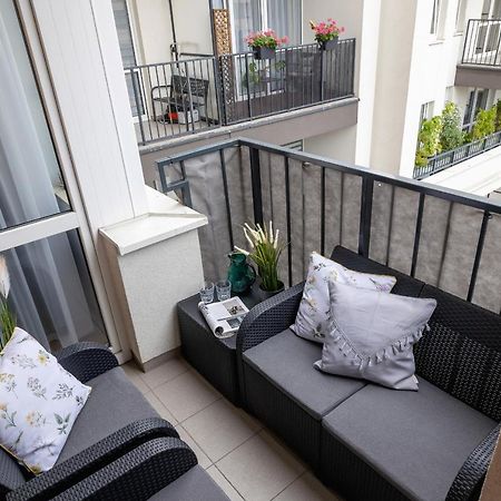 Osiedle Avia Harmonious Apartment With Balcony & Parking Cracow By Renters Prestige Krakow Ngoại thất bức ảnh