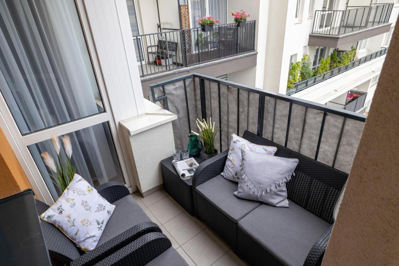 Osiedle Avia Harmonious Apartment With Balcony & Parking Cracow By Renters Prestige Krakow Ngoại thất bức ảnh